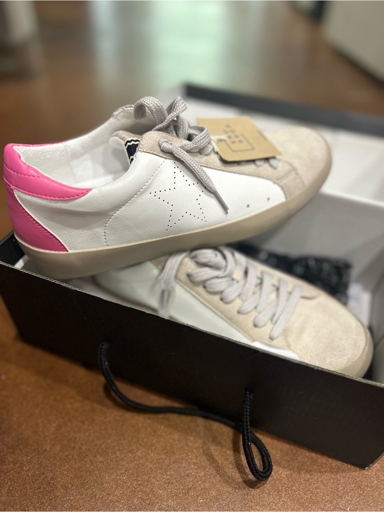 ShuShop Shoes - ShuShop NEW WITH TAGS White Sneakers with Pink Heel Accent